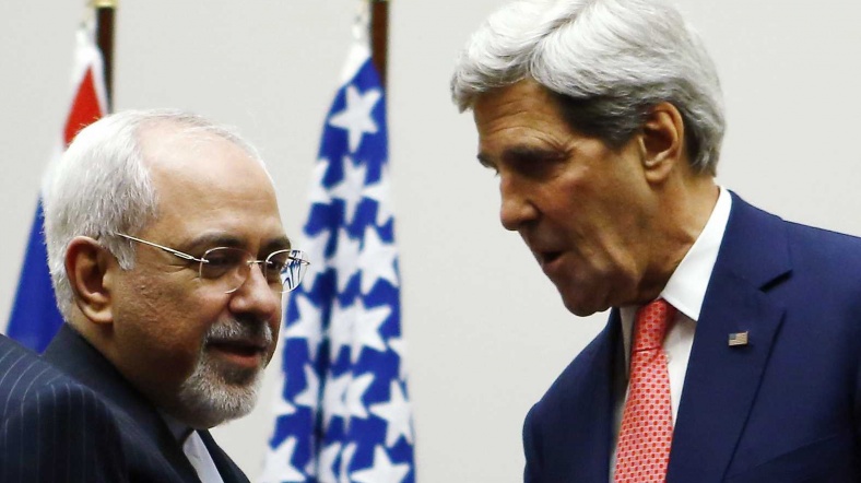 Cevad Zarif ve John Kerry bir zirvede bir arada.
