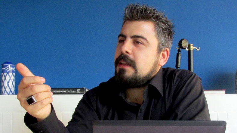 ercüment büyükşener iş arkadaşlarıyla toplantılarını online olarak yapıyor ercüment büyükşener iş arkadaşlarıyla toplantılarını online olarak yapıyor