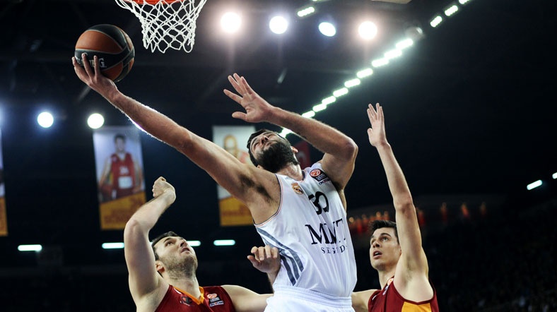 Real_Madrid_basket Real Madrid maçın ilk çeyreğinden itibaren skor üstünlüğünü korudu.