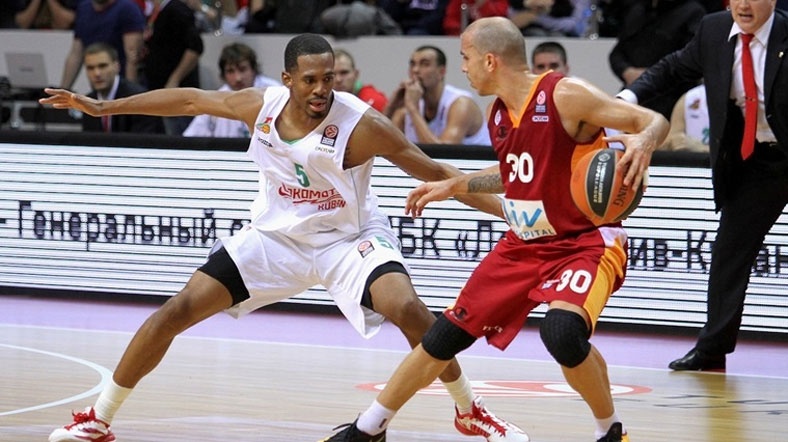 Arroya takımına galibiyeti getiren son basketi attı. 