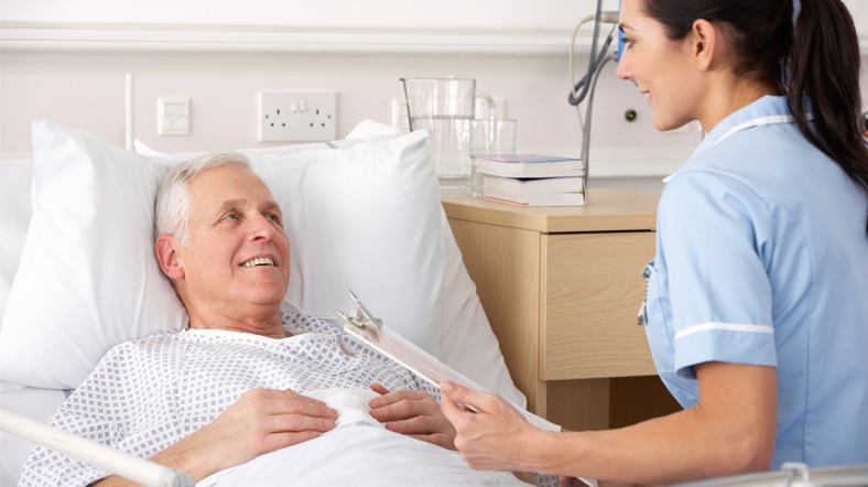Aniden kalbi duran insanlara ilk 6 dakika içinde kalp masajı yapılabilirse hayata döndürülebiliyorlar (Shutterstock) Aniden kalbi duran insanlara ilk 6 dakika içinde kalp masajı yapılabilirse hayata döndürülebiliyorlar (Shutterstock)