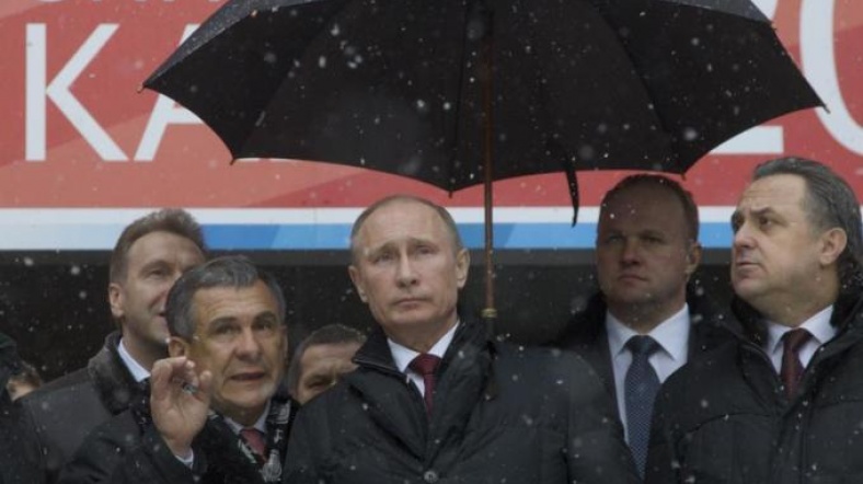 Rüstem Minnehanov ve Vladimir Putin_AP