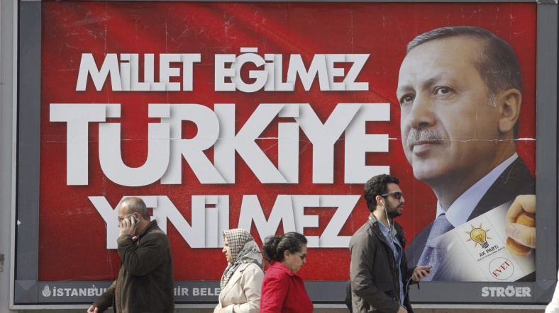 İstanbul'da bir billboard'da Recep Tayyip Erdoğan posteri.