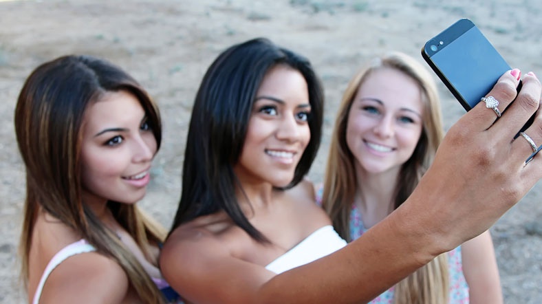 'Selfie' saç bitine neden oluyor