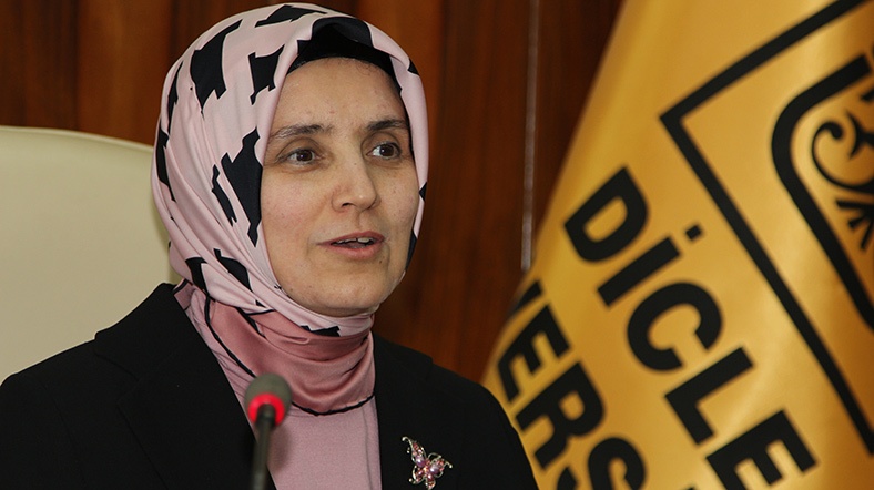 Dicle Üniversitesi Rektörü Ayşegül Jale Saraç, iddialara tepki göstermişti. 