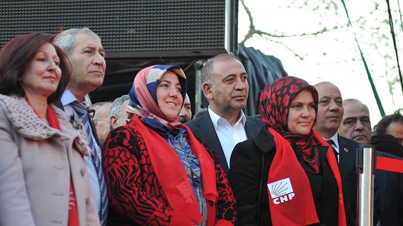 Ümmühan Özpınar, CHP Afyon, Değirmenayvalı adayı ile birlikte yerel seçim mitinginde 