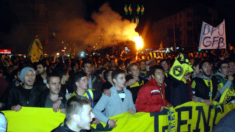 Fenerbahce_taraftar_AA
