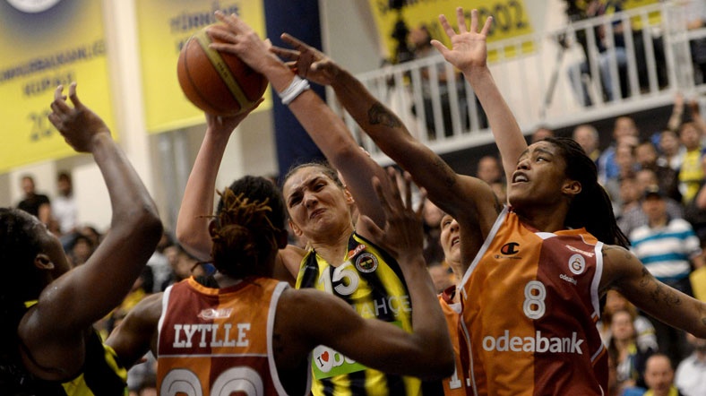 Fenerbahce_Galatasaray Fenerbahçe maçın büyük bölümünü önde götürdü.