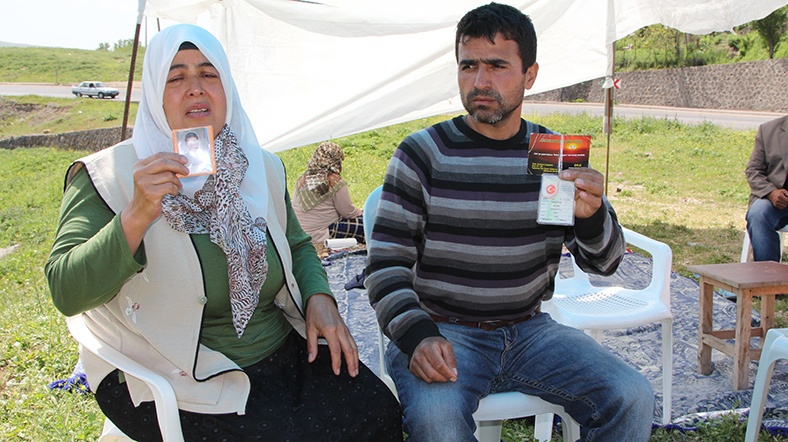 Dağa giden çocukları için eylem yapan aile 