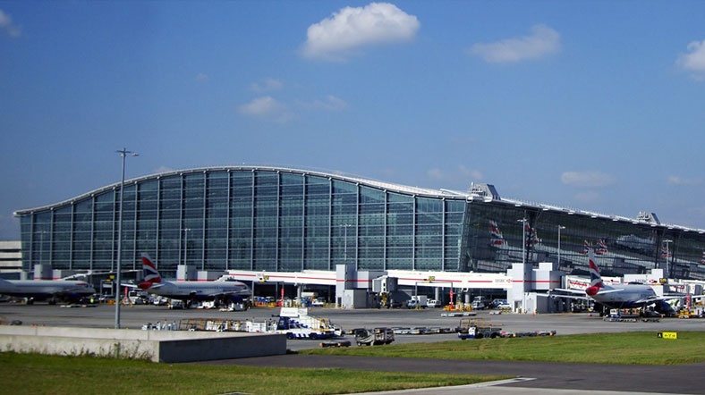 Fotoğrafta Heathrow'daki 5 numaralı terminal görülüyor