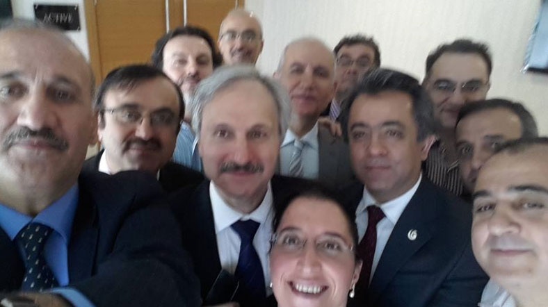 TDK 'özçekim'i resmi Facebook hesabından paylaştığı fotoğrafla duyurdu TDK 'özçekim'i resmi Facebook hesabından paylaştığı fotoğrafla duyurdu