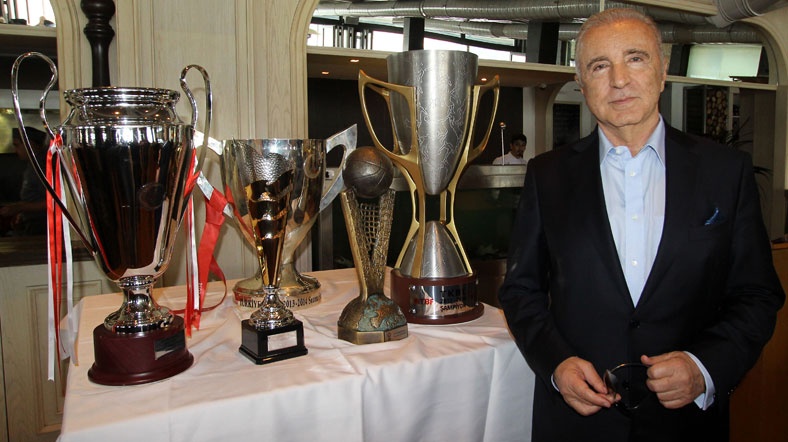 Unal_Aysal Ünal Aysal, taraftarları mutlu etmek için çalıştıklarını belirtti.