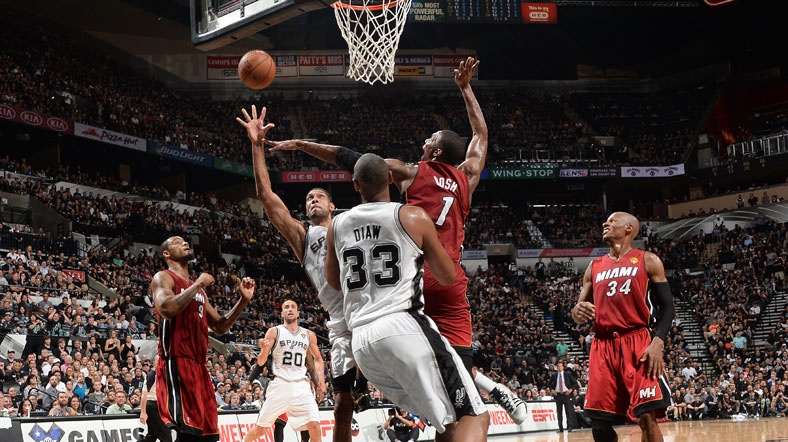Spurs_Heat Tim Duncan, dokuz savunma, bir hücum ribauntu aldı.