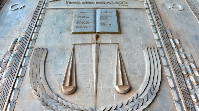 İstanbul Adalet Sarayı anayasa freski.