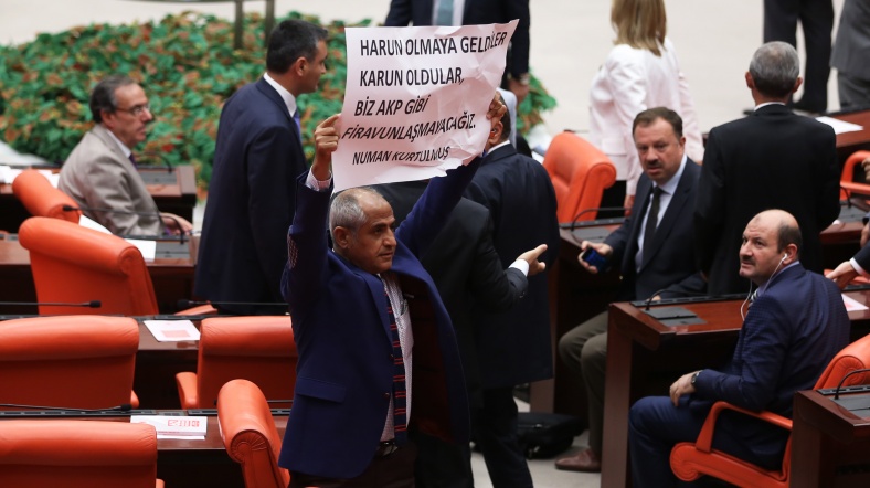 Kurtulmuş protesto tbmm main Kurtulmuş protesto tbmm main