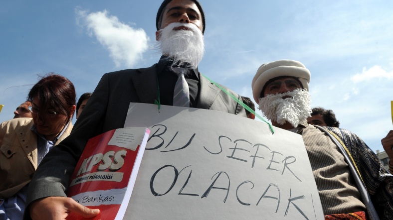 Atanamayan öğretmenler Atanamayan öğretmenler Ankara'da eylem yapıyor.