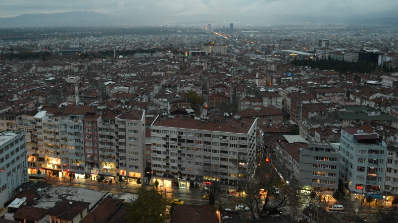 Bursa'da kent içine kömürle çalışacak termik santral yapılmak isteniyor. STK'lar projeye karşı çıkıyor.