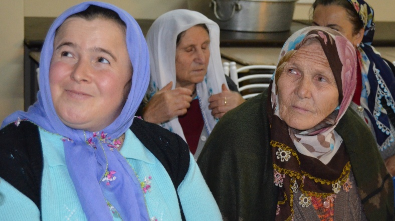 termik santrale karşı düzenlenen toplantıya katılan dudu mat, 30 yıldır yaşadığı mahalleden ayrılmak istemediğini söylüyor.