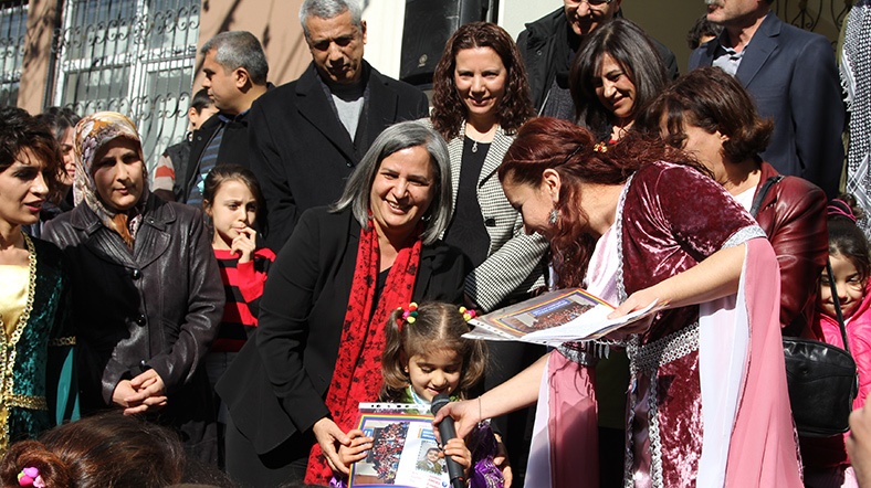 Diyarbakır’da_ilk_kürtçe_okul_karne