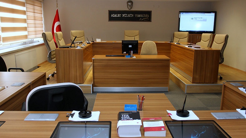 Mahkeme salonu main