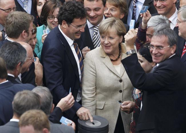 Oylama, Almanya Başbakanı Angela Merkel için sınav niteliğindeydi.