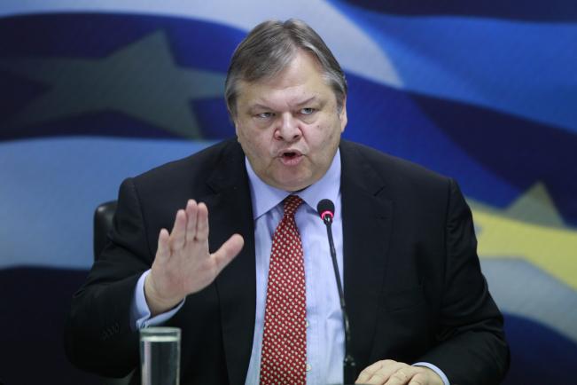 Venizelos basın toplantısında.