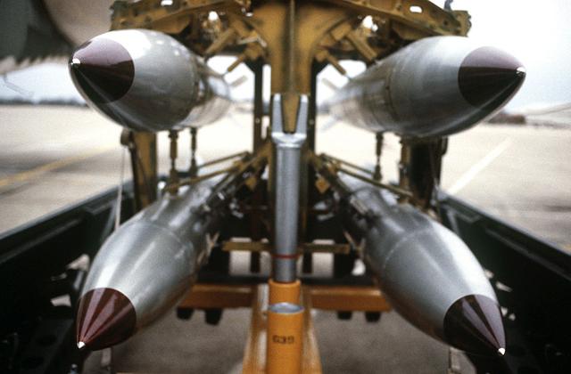 ABD, B61 tipi atom bombalarını Türkiye'ye, 1960’ların başında yerleştirmişti.